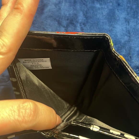 Satin style Iron Fist Wallet - Picture 5 of 6